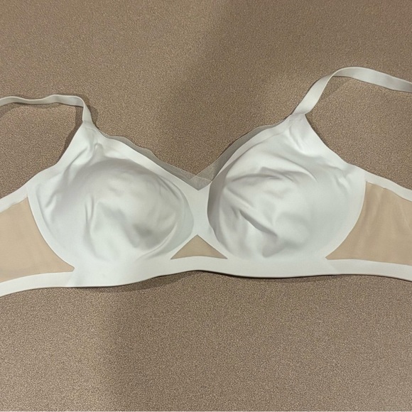 Honeylove Crossover Bra - Picture 2 of 6